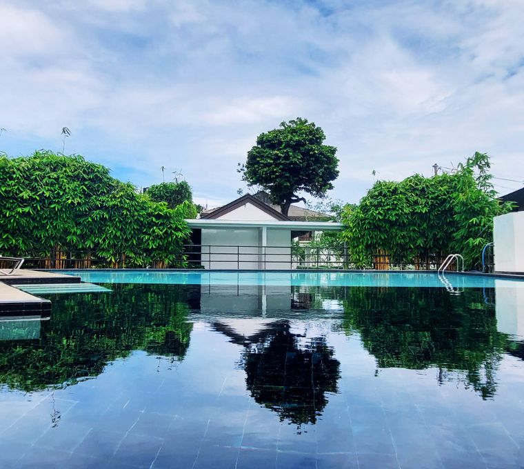 Swimming pool at Garden Beach Hotel Kalutara